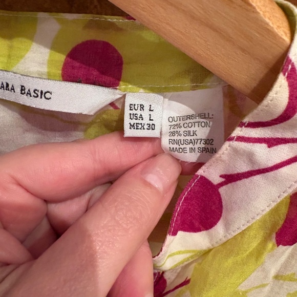 Zara Basic Silk / Cotton Women's Lightweight Short Sleeve Button Down Top Size 6 - Picture 4 of 7